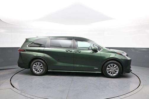 2021 Toyota Sienna LE
