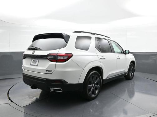 2023 Honda Pilot AWD Sport
