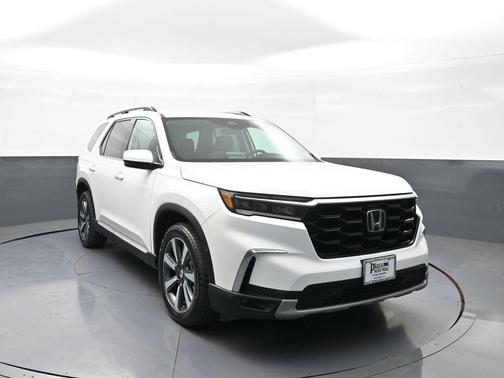 Platinum White Pearl 2024 Honda Pilot Touring 8-Passenger