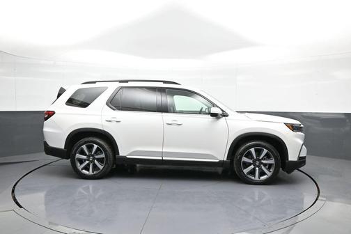 Platinum White Pearl 2024 Honda Pilot Touring 8-Passenger