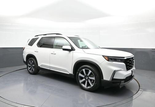 Platinum White Pearl 2024 Honda Pilot Touring 8-Passenger