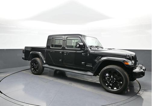 Black Clearcoat 2022 Jeep Gladiator High Altitude 4x4