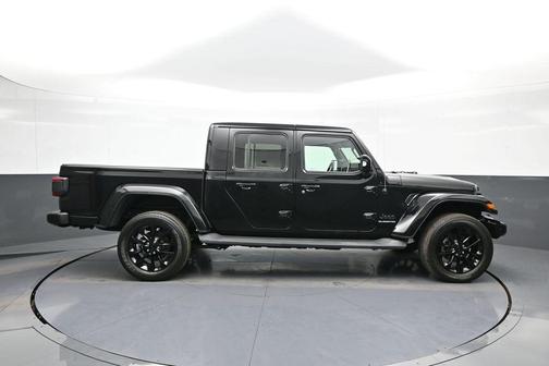 Black Clearcoat 2022 Jeep Gladiator High Altitude 4x4