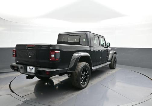 Black Clearcoat 2022 Jeep Gladiator High Altitude 4x4