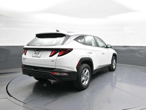 White Pearl 2024 Hyundai TUCSON SE