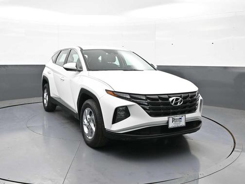 White Pearl 2024 Hyundai TUCSON SE