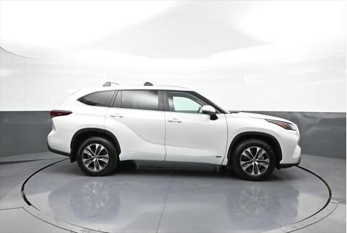 2024 Toyota Highlander Hybrid XLE