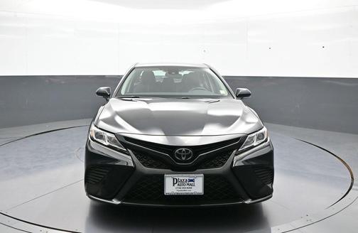 Midnight Black Metallic 2019 Toyota Camry SE