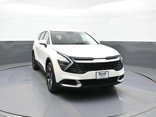 Snow White Pearl 2025 Kia Sportage LX