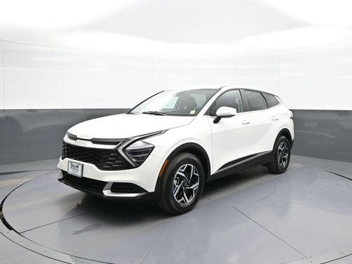Snow White Pearl 2025 Kia Sportage LX