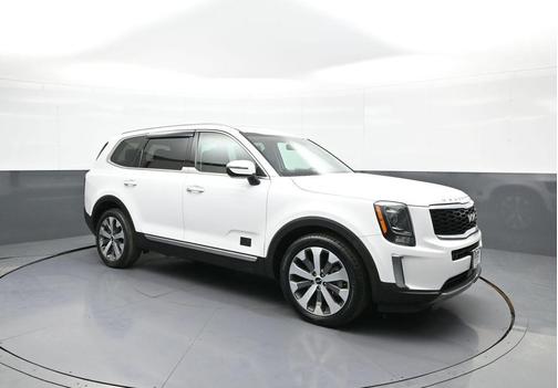 Glacial White Pearl 2022 Kia Telluride S