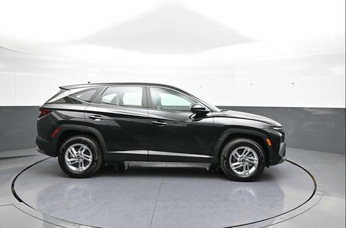 Phantom Black 2026 Hyundai TUCSON SE