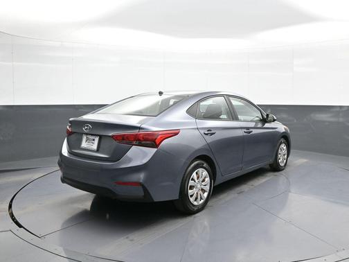 Urban Gray Metallic 2019 Hyundai Accent SE