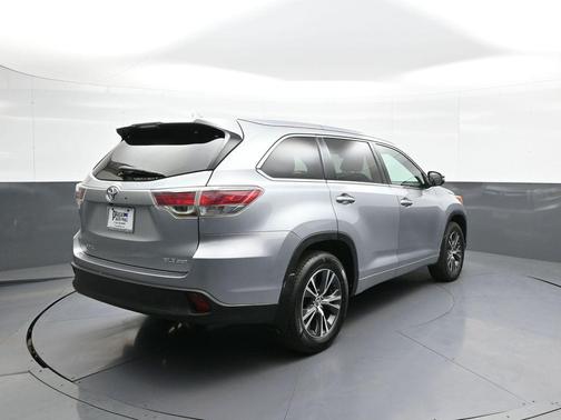 Silver Sky Metallic 2016 Toyota Highlander XLE