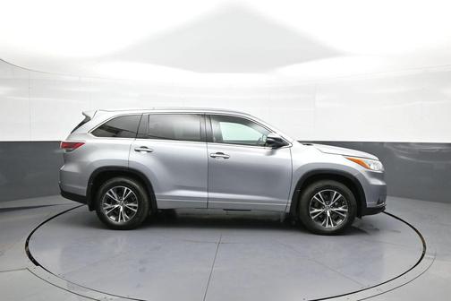 Silver Sky Metallic 2016 Toyota Highlander XLE