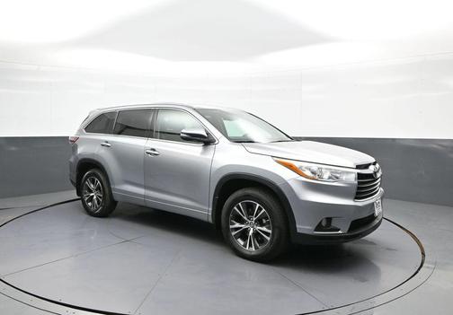 Silver Sky Metallic 2016 Toyota Highlander XLE