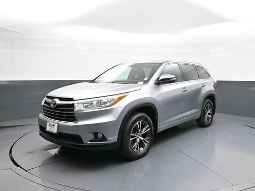 Silver Sky Metallic 2016 Toyota Highlander XLE