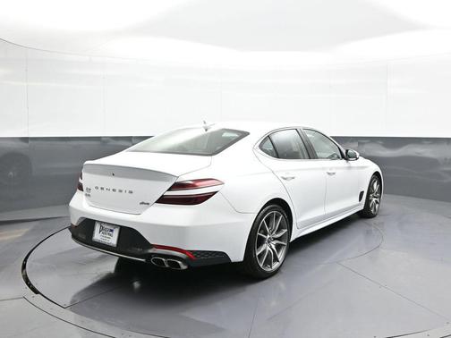 Uyuni White 2023 Genesis G70 2.0T AWD