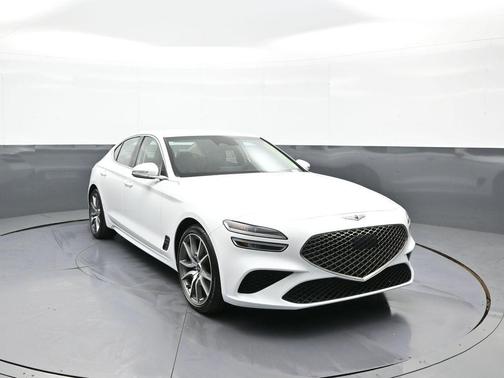 Uyuni White 2023 Genesis G70 2.0T AWD