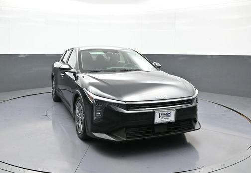 Aurora Black Pearl 2025 Kia K4 LX