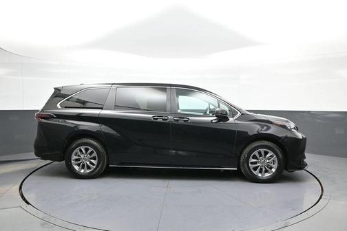 2025 Toyota Sienna LE