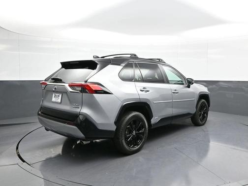 2022 Toyota RAV4 Hybrid SE