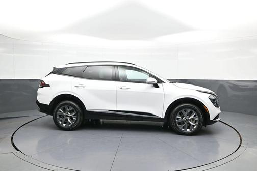 Glacial White Pearl 2023 Kia Sportage SX