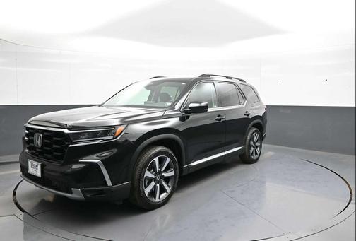 Crystal Black Pearl 2025 Honda Pilot Touring 8-Passenger