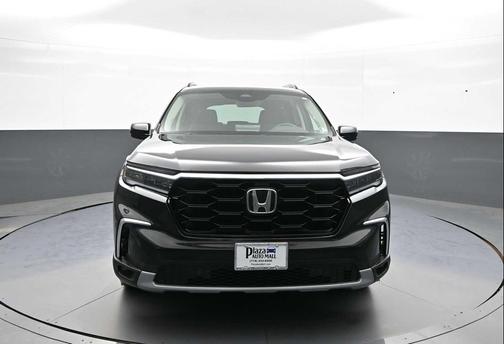 Crystal Black Pearl 2025 Honda Pilot Touring 8-Passenger