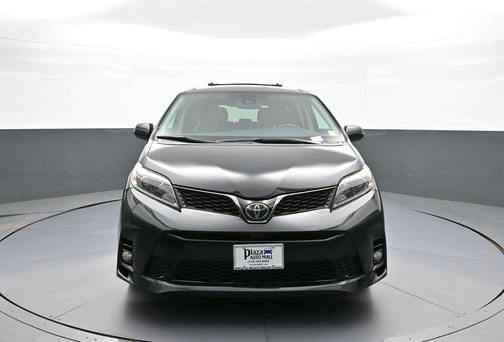 Midnight Black Metallic 2019 Toyota Sienna SE