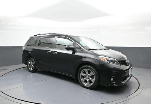 Midnight Black Metallic 2019 Toyota Sienna SE