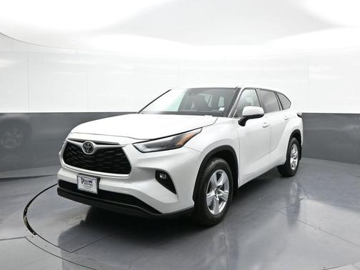 2024 Toyota Highlander LE