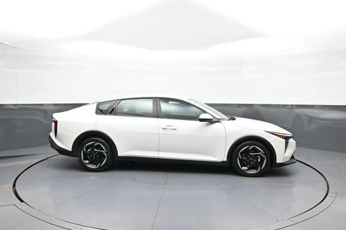 Snow White Pearl 2025 Kia K4 EX