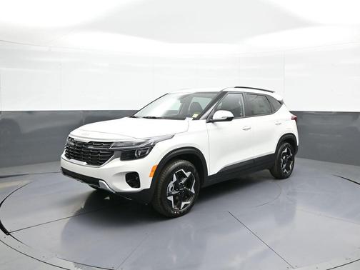White Pearl 2026 Kia Seltos S