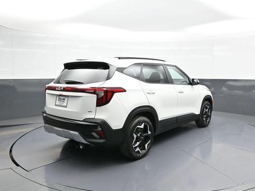 White Pearl 2026 Kia Seltos S
