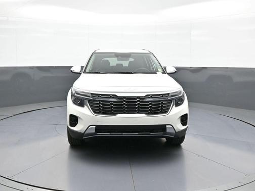 White Pearl 2026 Kia Seltos S