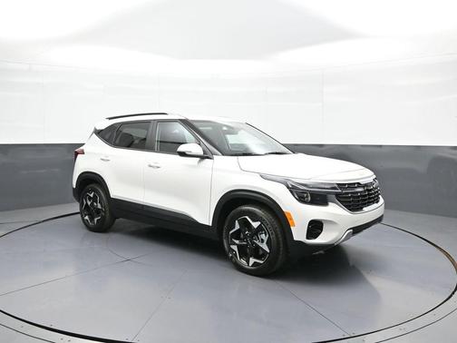White Pearl 2026 Kia Seltos S