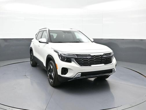 White Pearl 2026 Kia Seltos S
