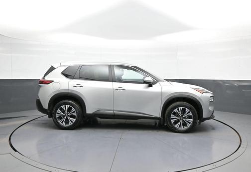 Brilliant Silver Metallic 2023 Nissan Rogue SV