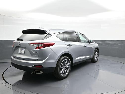 Lunar Silver Metallic 2023 Acura RDX Technology Package