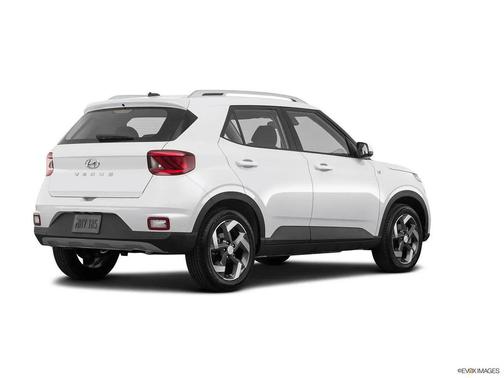 Lunar White w/Black Roof 2026 Hyundai VENUE SEL w/Two-Tone Roof