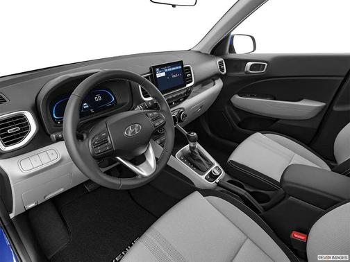 Lunar White w/Black Roof 2026 Hyundai VENUE SEL w/Two-Tone Roof