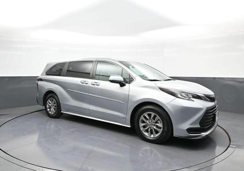 2021 Toyota Sienna LE