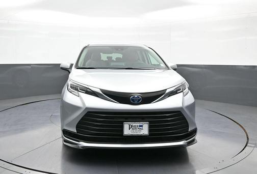 2021 Toyota Sienna LE