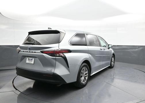 2021 Toyota Sienna LE
