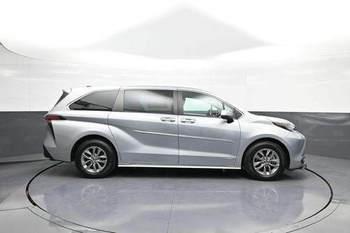 2021 Toyota Sienna LE