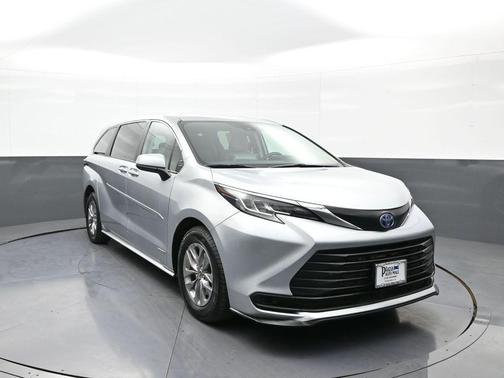 2021 Toyota Sienna LE