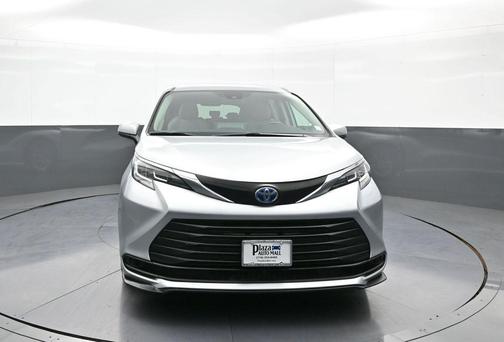 2021 Toyota Sienna LE