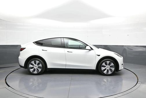 Pearl White Multi-Coat 2024 Tesla Model Y Long Range Dual Motor All-Wheel Drive
