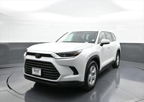 2025 Toyota Highlander LE